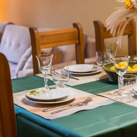 Apartinvest Nieruchomosci Jozefina 34 *